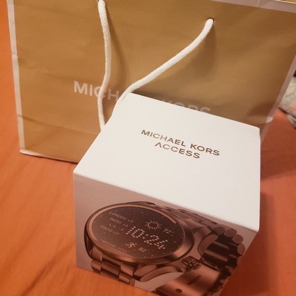 Michael Kors Bradshaw Smart Watch - Picture 1 of 4